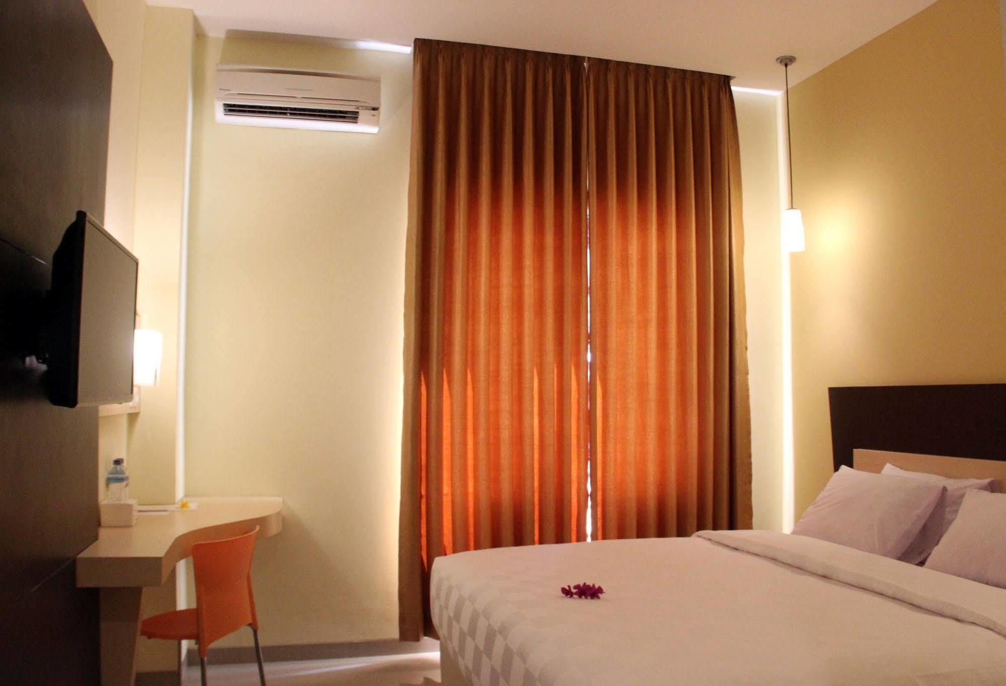 M Hotel Mataram Exterior photo